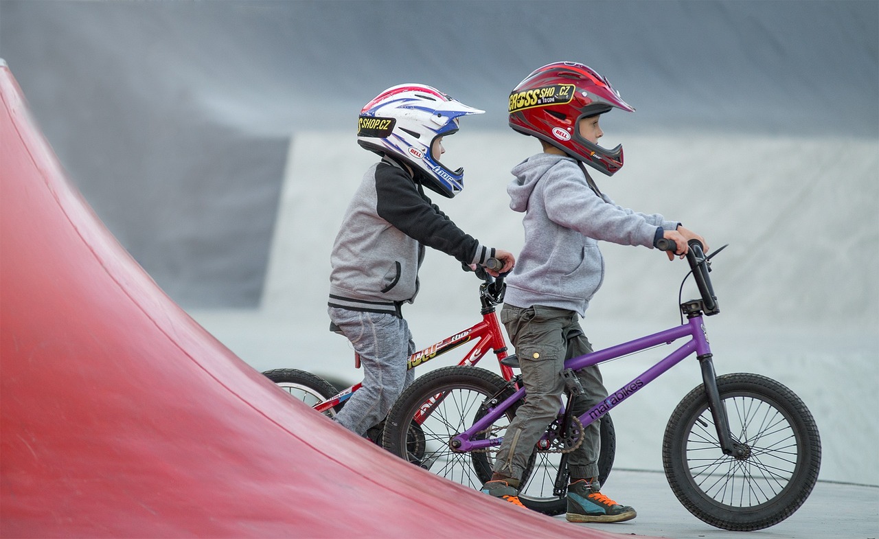 Children, bmx, skatepark — Bong TV Delivers Real-Time Sports Action with Ease