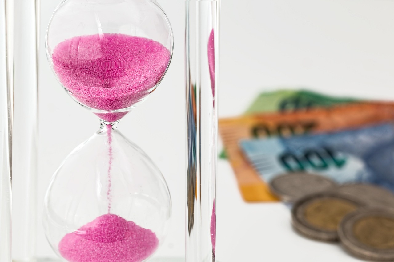 Hourglass, money, time — How Smart IPTV Supports High-Quality Video and Flexible Channel Options